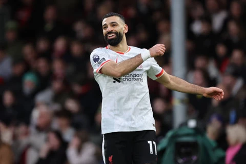 "سرقت كأسك يا مو".. لقطة طريفة من جاكبو لصلاح بعد جائزة الأفضل في يناير (فيديو)